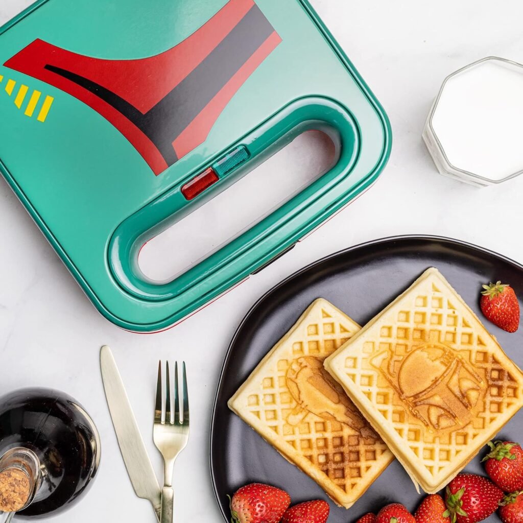Uncanny Brands WM2-SRW-BBF Star Wars Boba Fett Double-Square Waffle Maker, 9 x 9, Green